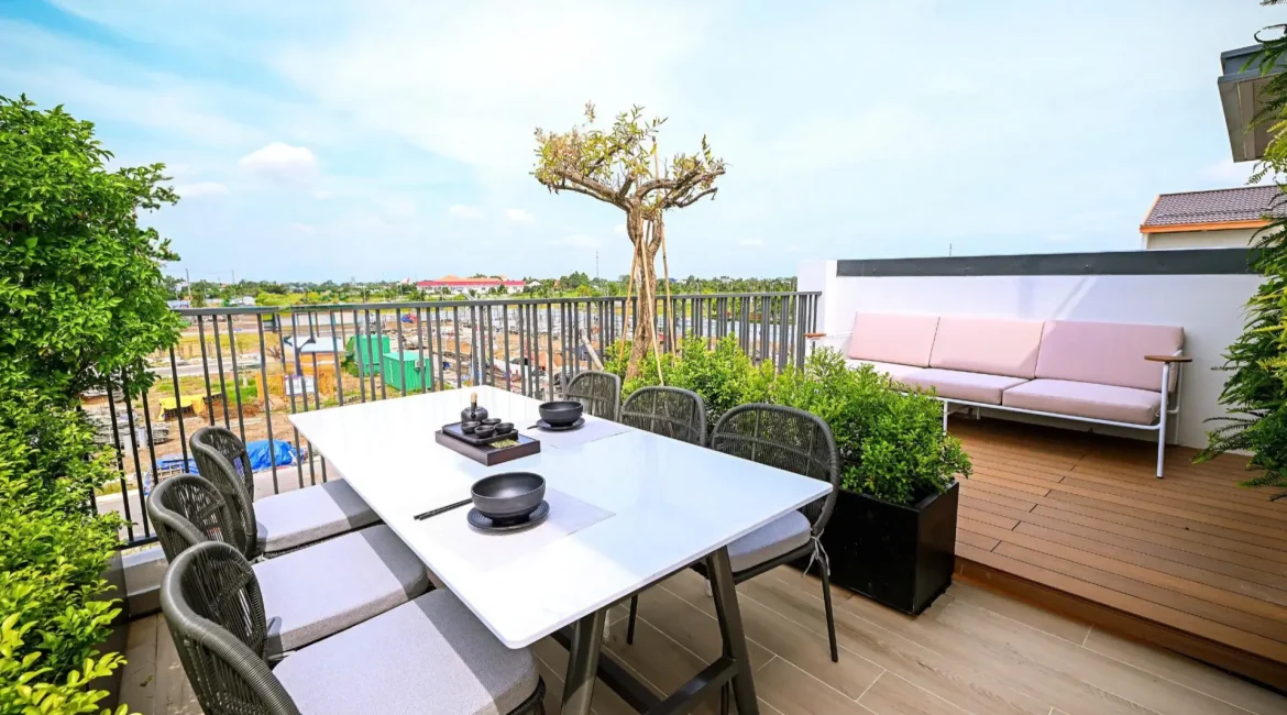sân thượng biệt thự La Home Prodezi Long An